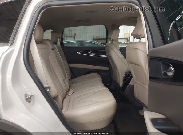 2LMPJ6J98NBL00869 2022 LINCOLN NAUTILUS Cream Vista de la etiqueta del VIN