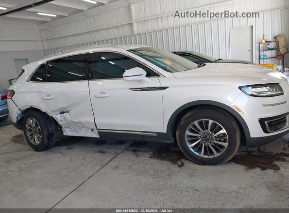 2LMPJ6K98KBL24437 2019 LINCOLN NAUTILUS White Սալոնի հետևի տեսք