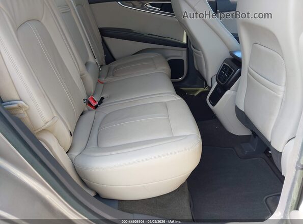 2LMPJ6L96KBL13385 2019 LINCOLN NAUTILUS Серебряный 
