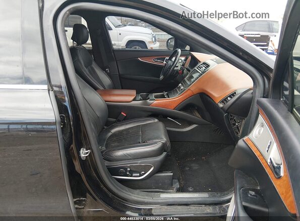 2LMPJ7J94KBL18657 2019 LINCOLN NAUTILUS Black Вид салону спереду