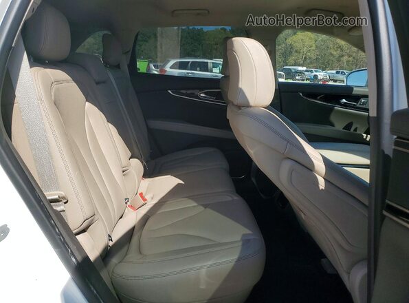 2LMPJ8J98NBL17621 2022 LINCOLN NAUTILUS White Rear interior view