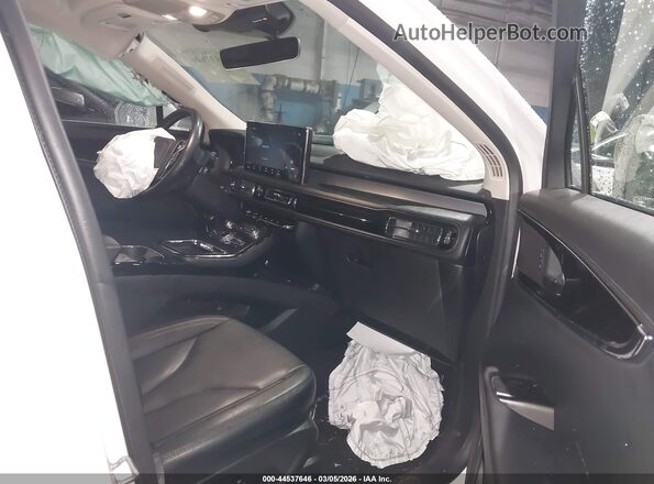 2LMPJ8J98PBL00739 2023 LINCOLN NAUTILUS White Front interior view