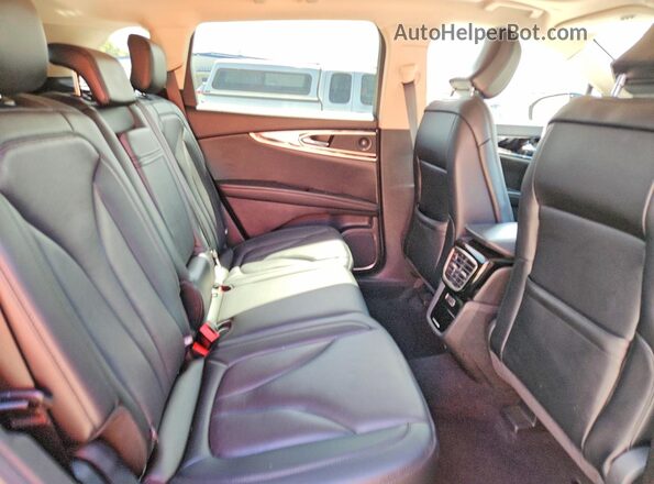 2LMPJ8K90NBL13402 2022 LINCOLN NAUTILUS Black Widok wnętrza z tyłu