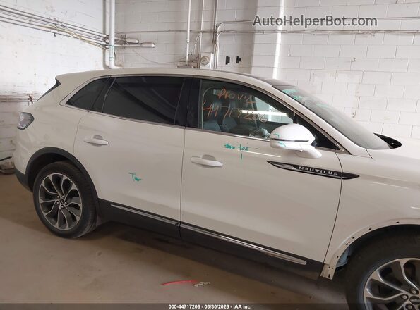2LMPJ8KP5MBL01176 2021 LINCOLN NAUTILUS Black Vista interior de 360 grados