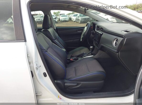 2T1BURHE6HC805939 2017 TOYOTA LL White Vista interior delantera