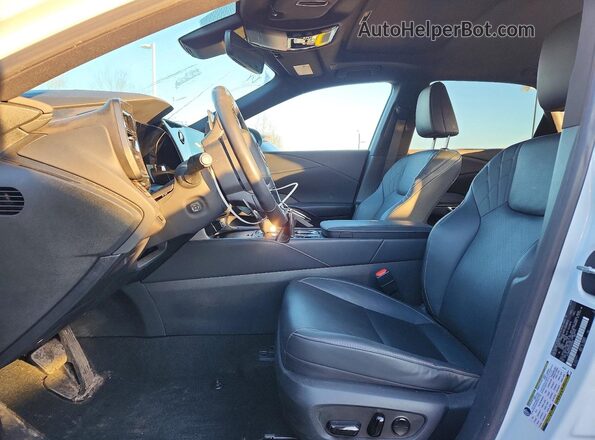 2T2BBMCA2RC040559 2024 LEXUS RX White Widok wnętrza z przodu