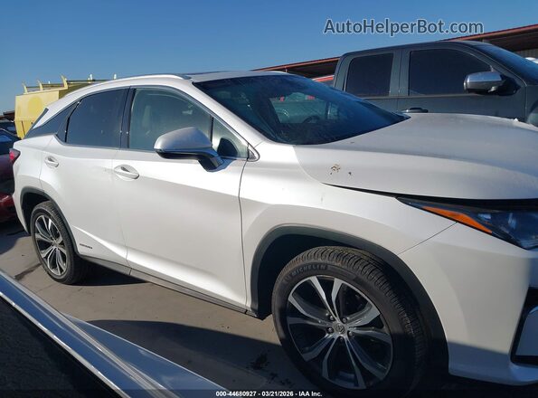 2T2BGMCA2HC019095 2017 LEXUS RX 450H White Widok wnętrza z tyłu