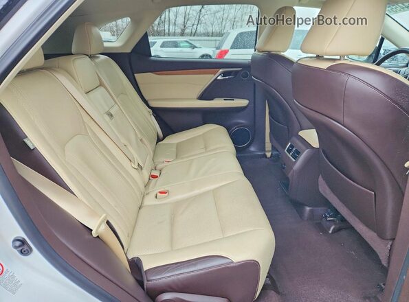 2T2BZMCA4HC063206 2017 LEXUS RX White Вид задньої частини салону