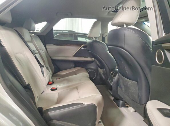 2T2BZMCA5HC107035 2017 LEXUS RC Silver Widok wnętrza z tyłu