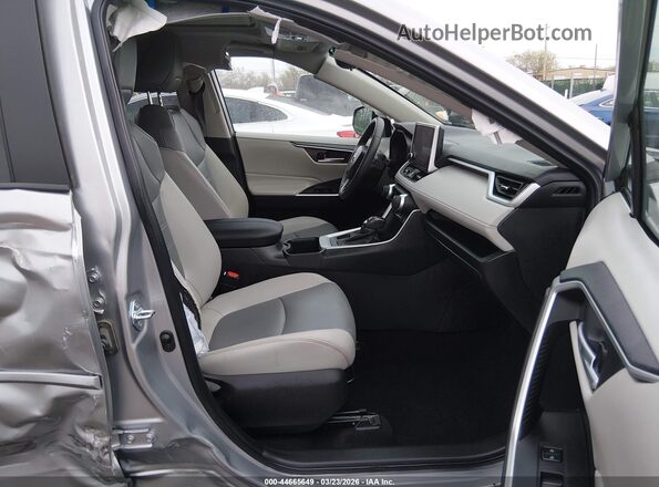 2T3A1RFV4SW539535 2025 TOYOTA LE Серебряный Вид салона спереди