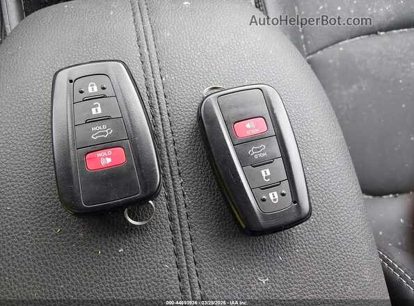 2T3A1RFV7SW526441 2025 TOYOTA LE Red Vista del salpicadero