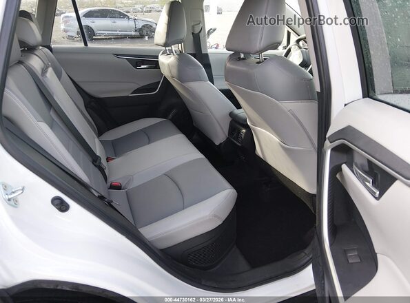 2T3B6RFV4RW065280 2024 TOYOTA LE White VIN կոդի պիտակի տեսք