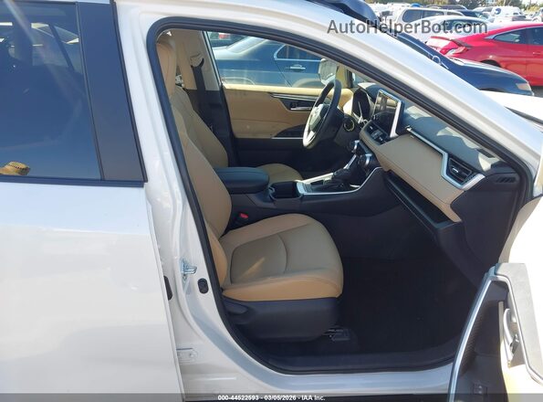 2T3C1RFV6SW424668 2025 TOYOTA LE White Front interior view