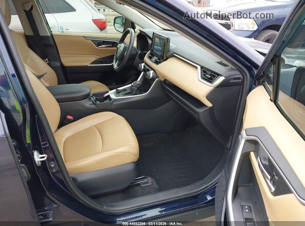 2T3C1RFV8KW029519 2019 TOYOTA LE Blue წინა სალონის ხედი