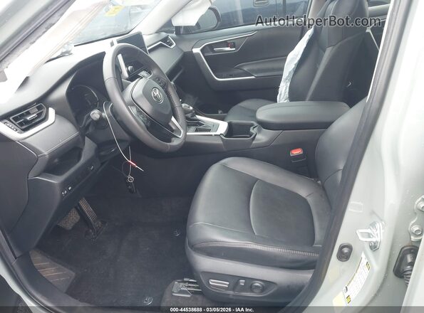 2T3C1RFV9PW262400 2023 TOYOTA LE Green Front interior view
