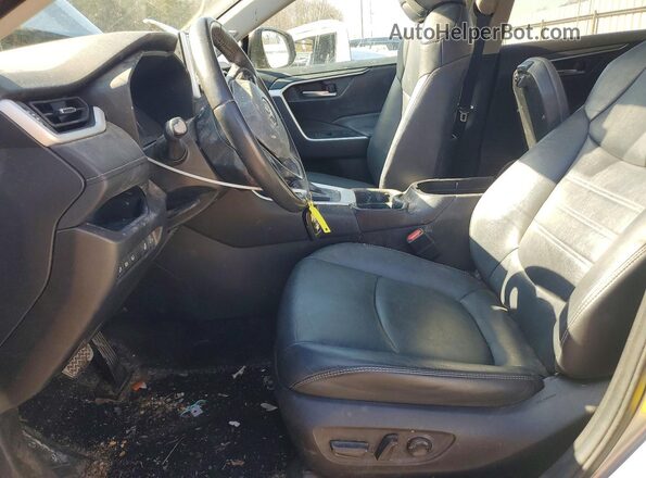 2T3C1RFVXMC109943 2021 TOYOTA LE Silver Front interior view