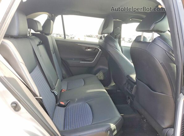 2T3E6RFV3MW024127 2021 TOYOTA RAV4 Silver Вид задньої частини салону