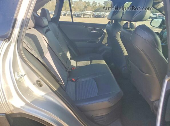 2T3E6RFV4MW006638 2021 TOYOTA RAV4 Серебряный Вид задней части салона