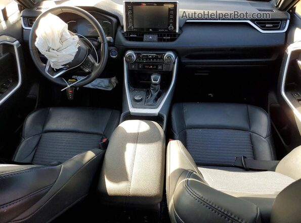 2T3E6RFVXMW003517 2021 TOYOTA RAV4 Silver Widok deski rozdzielczej