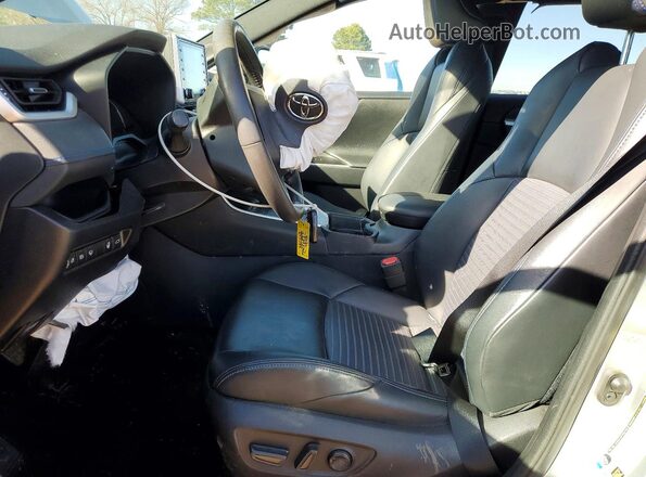 2T3E6RFVXMW003517 2021 TOYOTA RAV4 Silver Widok wnętrza z przodu