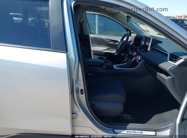 2T3H1RFV5SC310698 2025 TOYOTA LE Silver Widok wnętrza z przodu