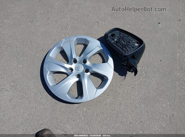 2T3H1RFV5SC310698 2025 TOYOTA LE Silver Widok zestawu wskaźników