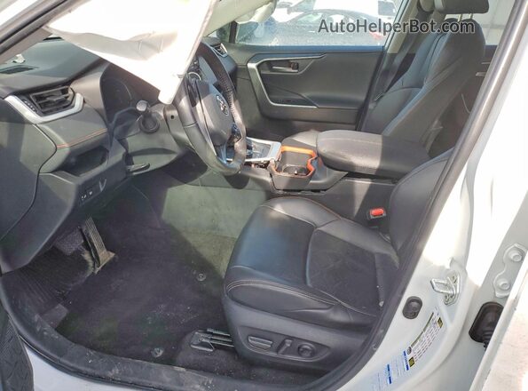 2T3J1RFV7NW298669 2022 TOYOTA RAV4 White Widok wnętrza z przodu