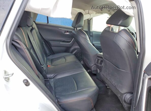 2T3J1RFV7NW298669 2022 TOYOTA RAV4 White Widok wnętrza z tyłu