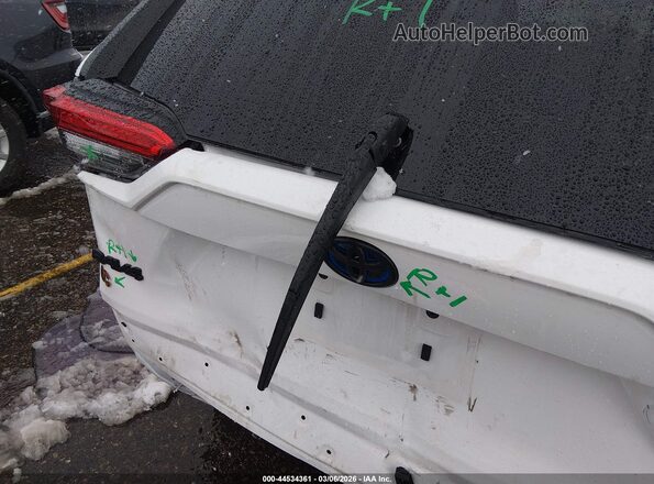 2T3MWRFV5RW190362 2024 TOYOTA LE White Widok wnętrza 360 stopni