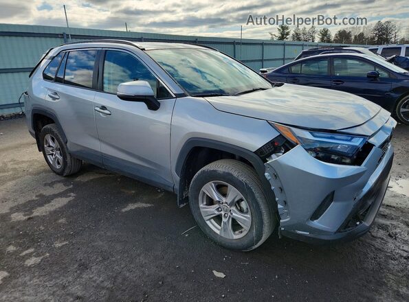 2T3P1RFV3NC300509 2022 TOYOTA LE Silver Передня права чверть