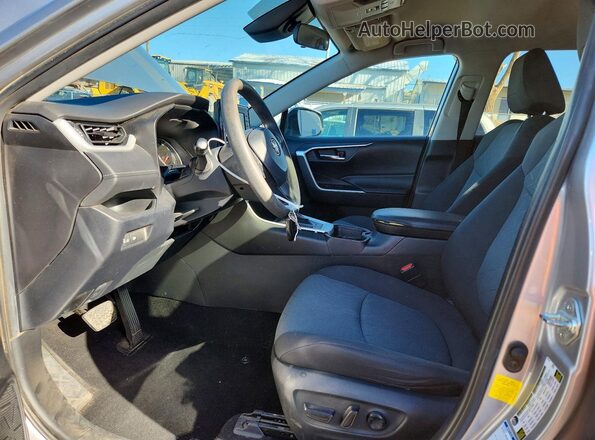 2T3P1RFV6LC084412 2020 TOYOTA LE Silver წინა სალონის ხედი