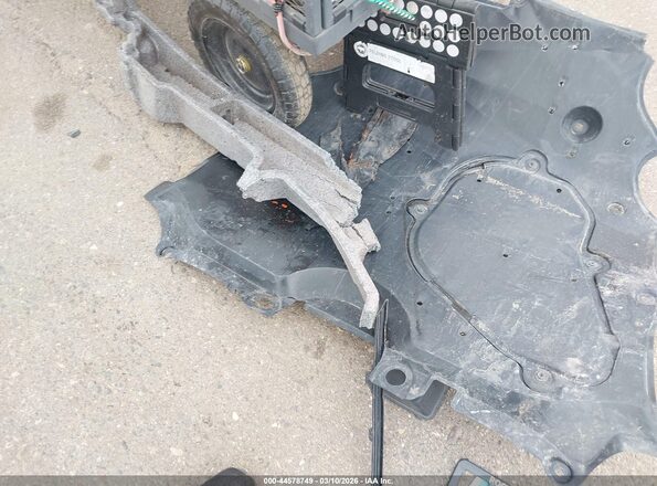 2T3P1RFVXRW421879 2024 TOYOTA LE Серый 