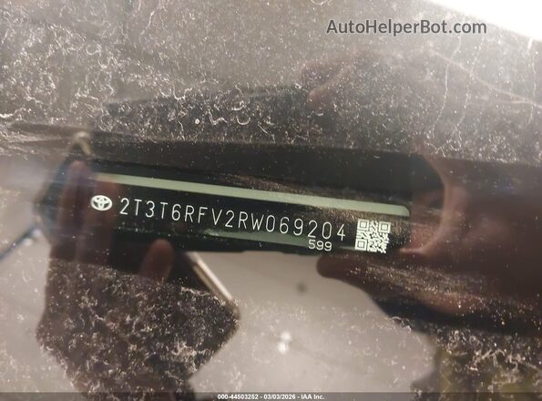 2T3T6RFV2RW069204 2024 TOYOTA RAV4 HYBRID White Vista del compartimento del motor