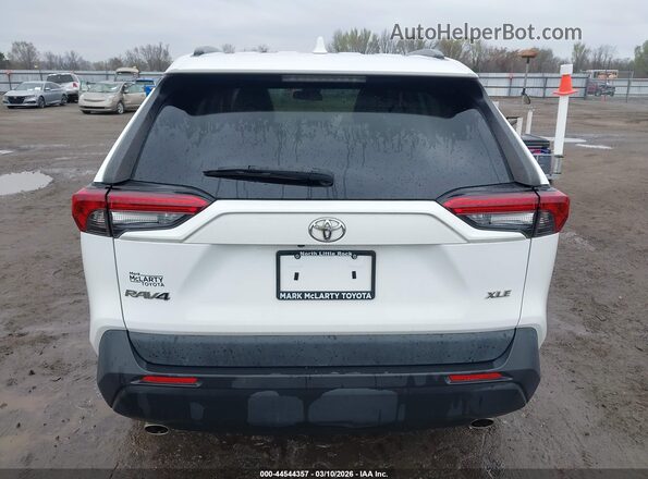 2T3W1RFV8KW013043 2019 TOYOTA LE White 