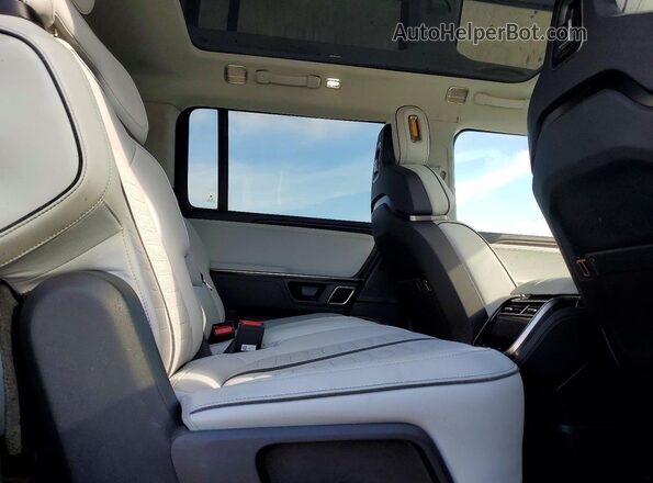 7PDSGCBA3RN030064 2024 RIVIAN R1S Gray Вид підкапотного простору