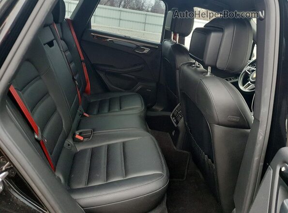 WP1AG2A56HLB55313 2017 PORSCHE MACAN Black Widok komory silnika