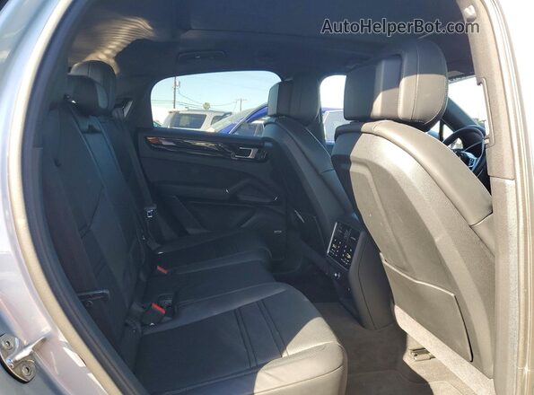 WP1BE2AY8NDA51058 2022 PORSCHE CAYENNE Silver ძრავის განყოფილების ხედი