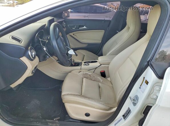 WDDSJ4EB0HN406887 2017 MERCEDES-BENZ CLA-CLASS Белый Вид панели приборов