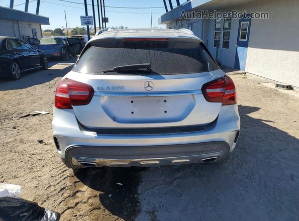 WDCTG4EB3LU021815 2020 MERCEDES-BENZ GLA-CLASS Серебряный Вид салона спереди