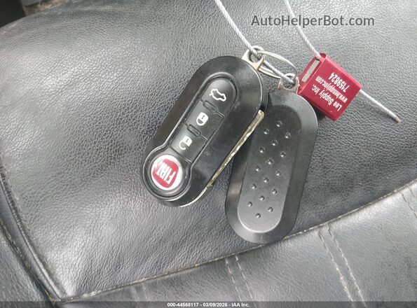 3C3CFFCR4HT594278 2017 FIAT 500 Желтый Вид панели приборов