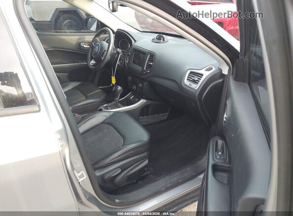 3C4NJCBB1KT616427 2019 JEEP COMPASS Gray 
