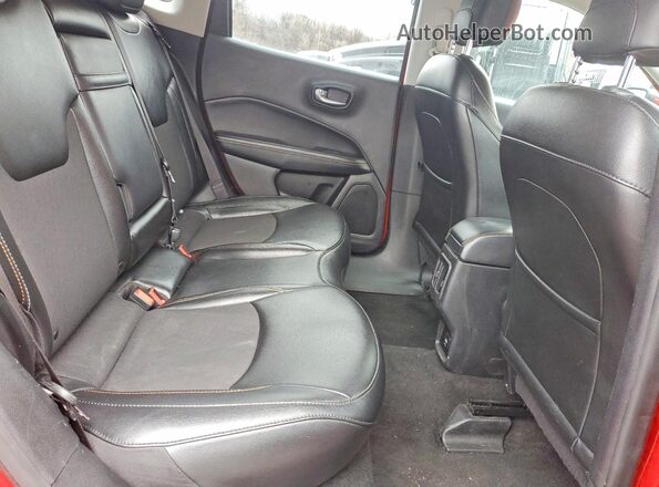 3C4NJCBB1LT130413 2020 JEEP COMPASS Красный Вид задней части салона