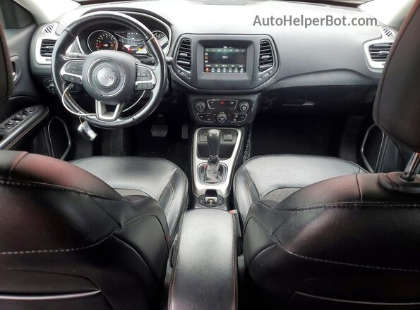 3C4NJCBB1LT130413 2020 JEEP COMPASS Красный Вид панели приборов