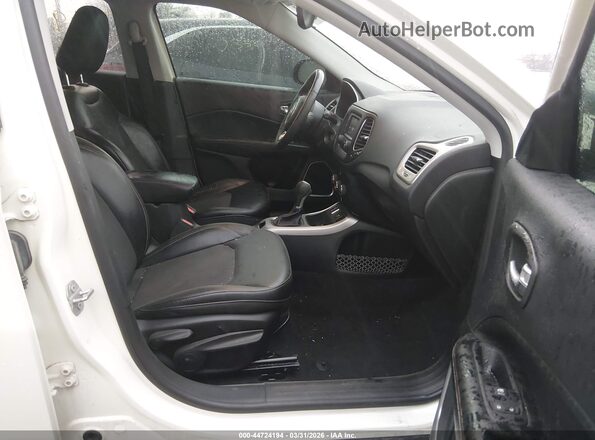 3C4NJCBB3JT356174 2018 JEEP COMPASS White 