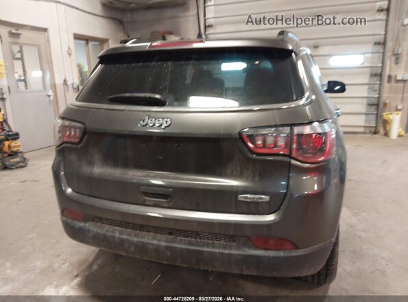 3C4NJCBB8JT272142 2018 JEEP COMPASS Gray 