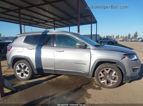 3C4NJCCB2JT406383 2018 JEEP COMPASS Silver Rear interior view