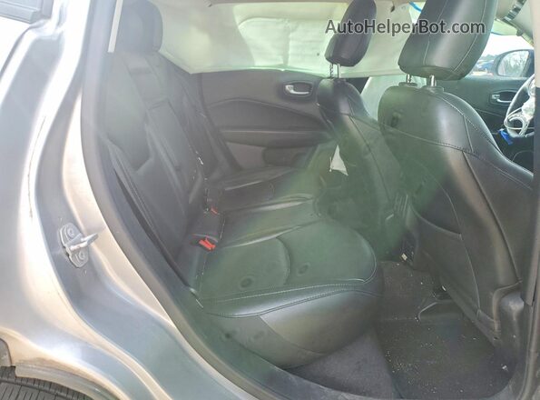 3C4NJCCB6KT699089 2019 JEEP COMPASS Silver 