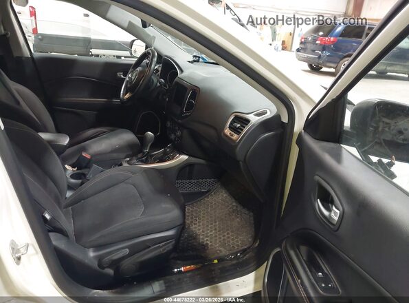 3C4NJDAB0JT248859 2018 JEEP COMPASS White Front interior view
