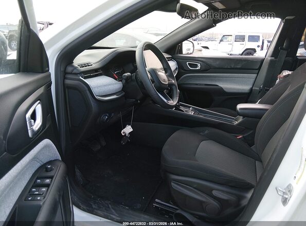 3C4NJDAN5PT519871 2023 JEEP COMPASS 4D 4WD (NEW) White Front interior view