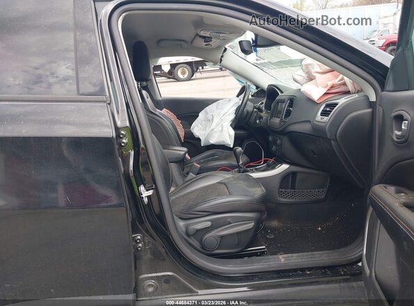 3C4NJDBB0LT112877 2020 JEEP COMPASS Черный Вид салона спереди